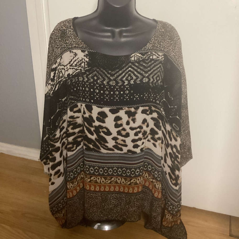 Melissa Paige Black and Cream Scarf Poncho M